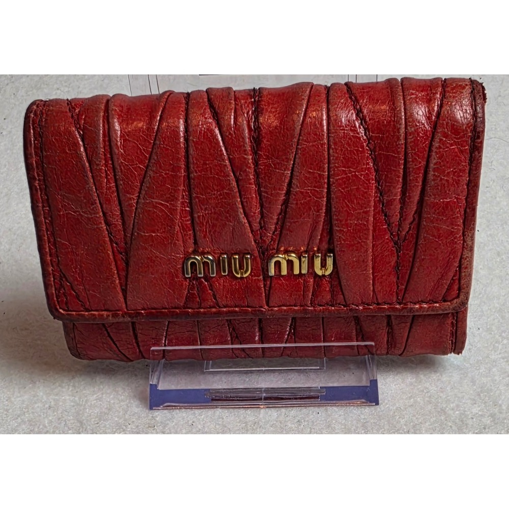 Authentic Miu Miu Vintage Matelassé Leather 6-Ring Key Holder